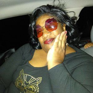 Meet your Posher, Mona